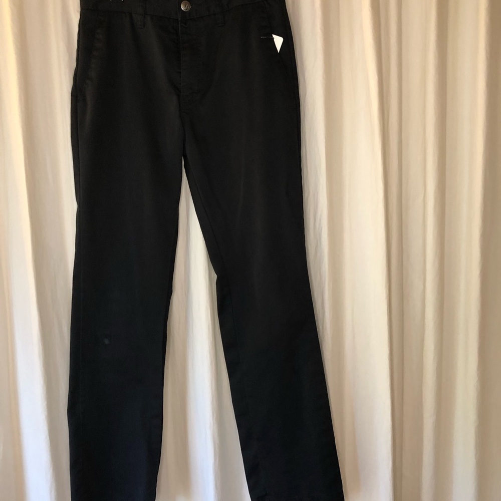 Volcom Black womans size 28/16 (wear on knee)